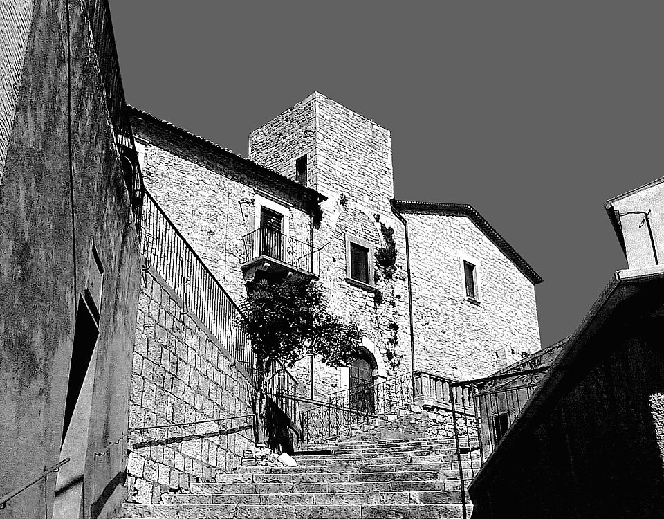 Il complesso del Convento di Bonefro immerso nel paesaggio collinare molisano