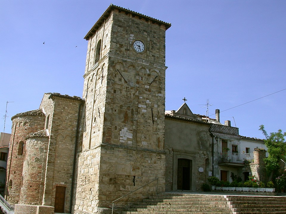 Facciata della Chiesa di Santa Maria nel centro storico di Petacciato