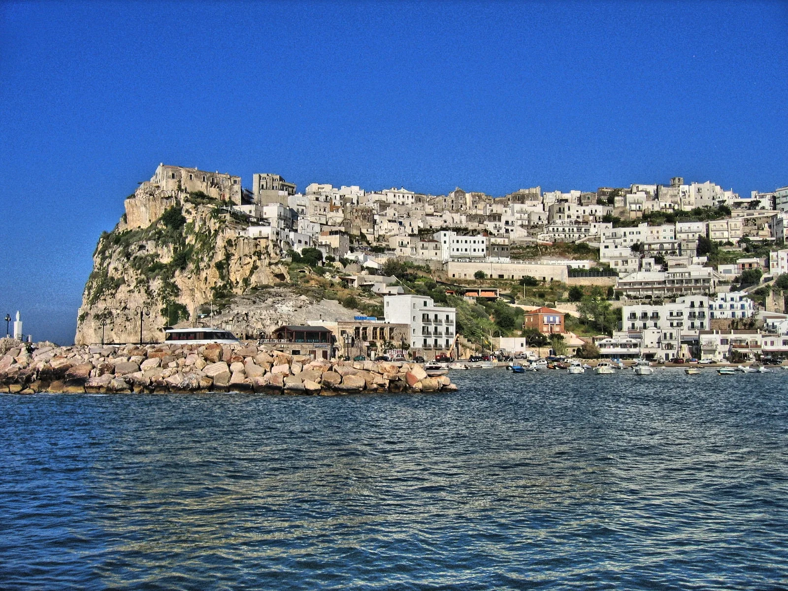 FilePeschici-I-Gargano-tone-mapping.webp